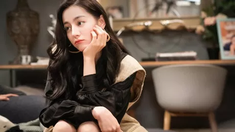 南大食堂帝王蟹999元